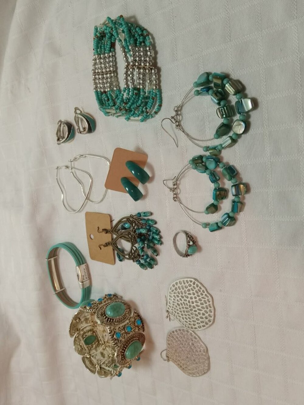 A beautiful selection of ten brand-new pieces of jewelry in silver and turquoise